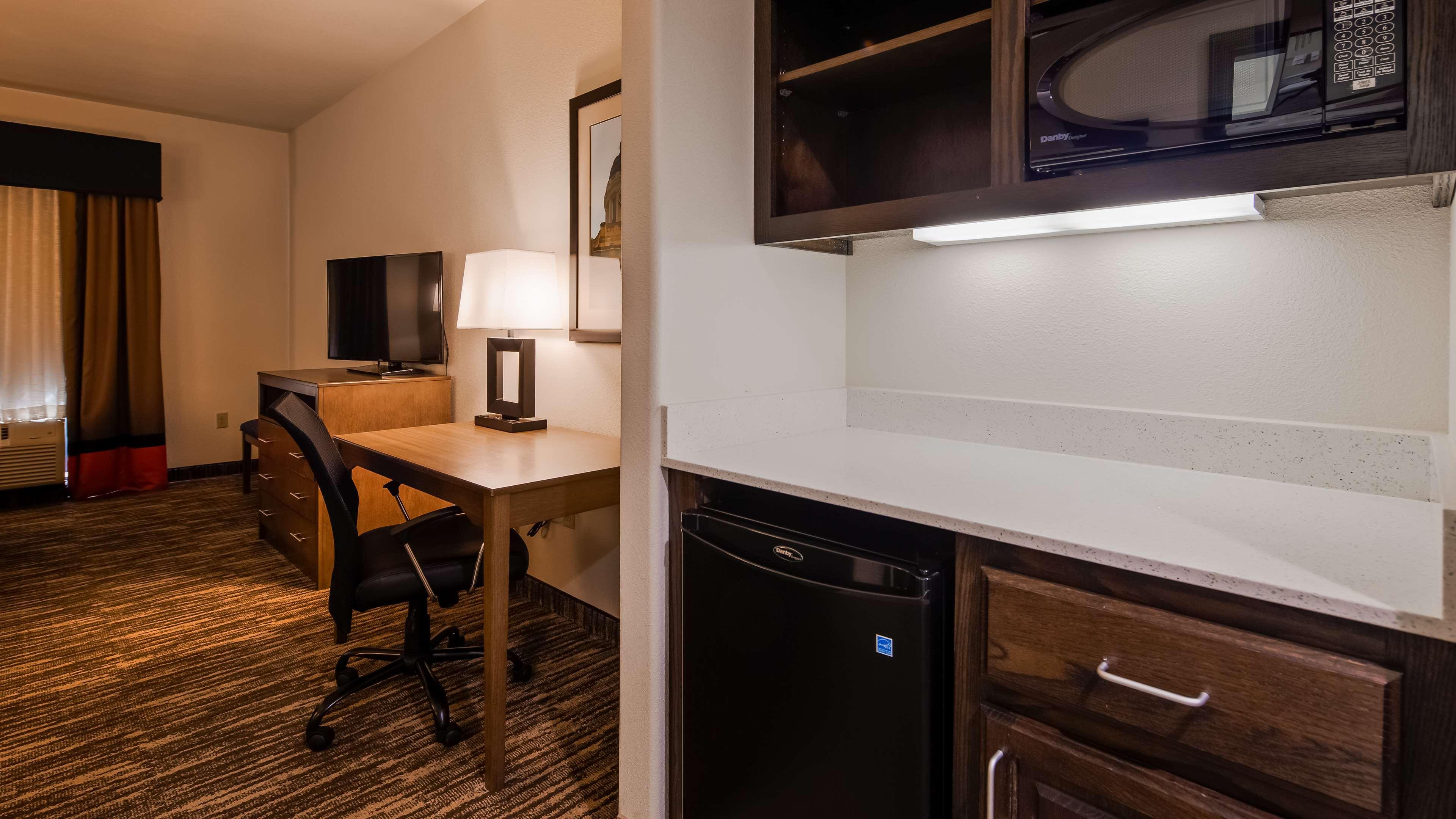 Best Western Plus Ardmore Inn & Suites Exterior photo